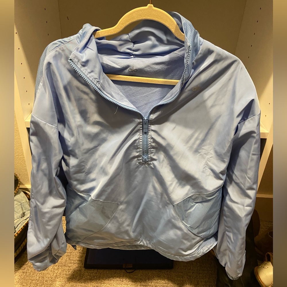 Alo yoga size XS light blue windbreaker